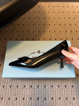 26 Classic Pointed-Toe Low-Heeled Pumps with Triangle Logo