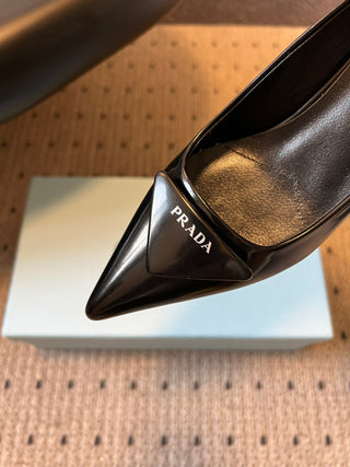 26 Classic Pointed-Toe Low-Heeled Pumps with Triangle Logo