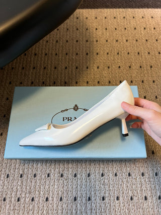 26 Classic Pointed-Toe Low-Heeled Pumps with Triangle Logo