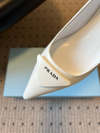 26 Classic Pointed-Toe Low-Heeled Pumps with Triangle Logo