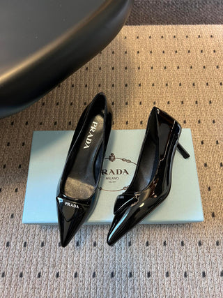 26 Classic Pointed-Toe Low-Heeled Pumps with Triangle Logo