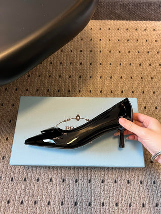 26 Classic Pointed-Toe Low-Heeled Pumps with Triangle Logo