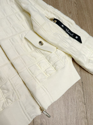 Chane* 25B Métiers d'Art collection new arrival: Stand-up collar zip-up baseball jacket with ribbon.