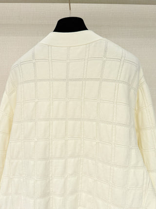 Chane* 25B Métiers d'Art collection new arrival: Stand-up collar zip-up baseball jacket with ribbon.