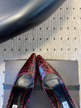 Alai* New Crocodile-Patterned Pointed-Toe High Heels