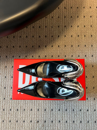 Cool and stylish pointed high heels