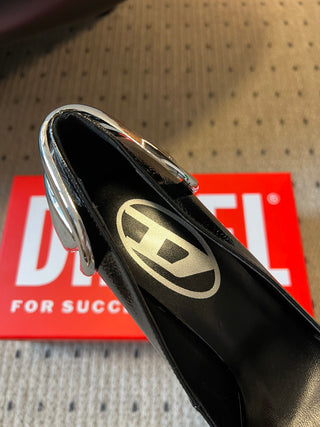 Cool and stylish pointed high heels