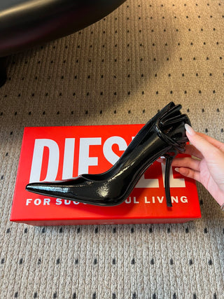 Cool and stylish pointed high heels