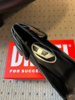 Cool and stylish pointed high heels