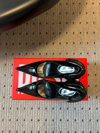 Cool and stylish pointed high heels