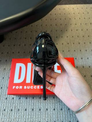 Cool and stylish pointed high heels