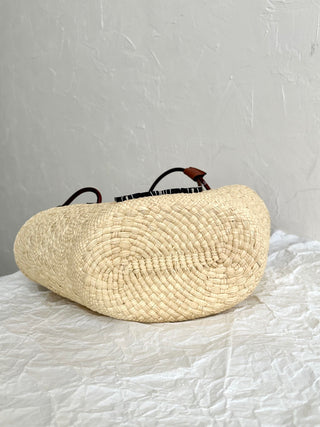 Small woven straw shopping basket, brown.