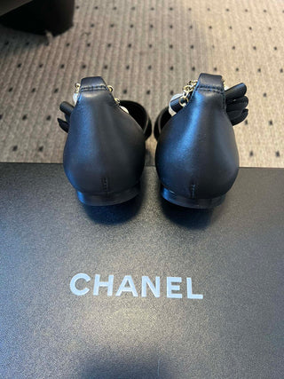 Chane*  Pointed Toe Color Block Pearl Chain Mary Jane Shoes