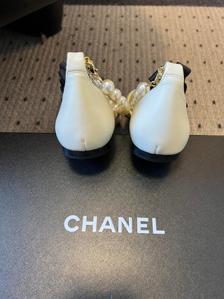 Chane*  Pointed Toe Color Block Pearl Chain Mary Jane Shoes