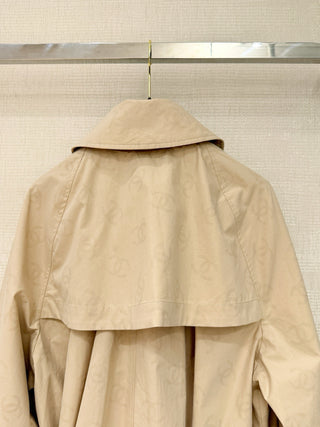 Chane* Métiers d'Art Collection New Arrival: Subtle Pattern Logo Short Trench Coat
