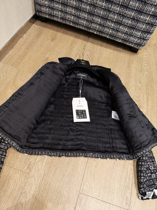 CHANE* Autumn/Winter Métiers d'Art Collection Tweed Jacket with Silk Lining