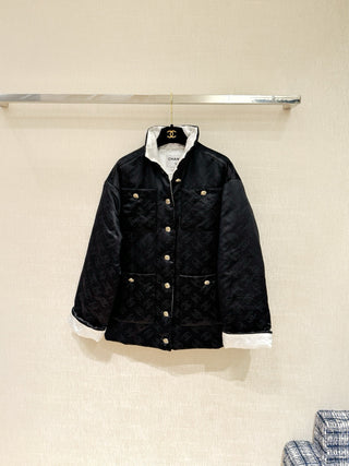 Chanel* 25A Métiers d'Art collection new arrival: Black and white all-over print silk jacquard cotton coat with subtle pattern.