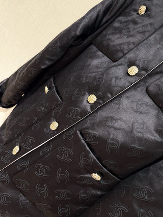 Chanel* 25A Métiers d'Art collection new arrival: Black and white all-over print silk jacquard cotton coat with subtle pattern.