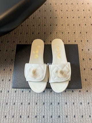 New Spring/Summer Retro Backpack with Gold Buckle Flat Slippers