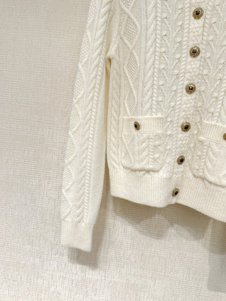Chanel 25N Ski Collection - Top Quality - Fluffy and Minimalist Cashmere Knit Cardigan