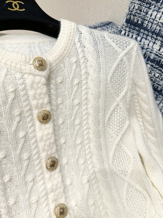 Chanel 25N Ski Collection - Top Quality - Fluffy and Minimalist Cashmere Knit Cardigan