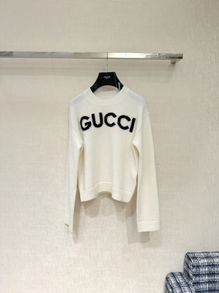 GU⭐️⭐️I intarsia letter sweater