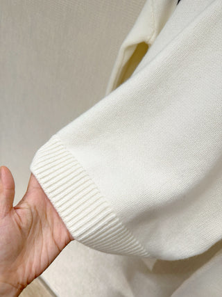 GU⭐️⭐️I intarsia letter sweater