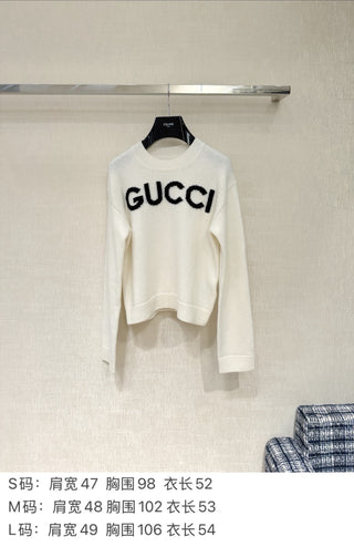 GU⭐️⭐️I intarsia letter sweater