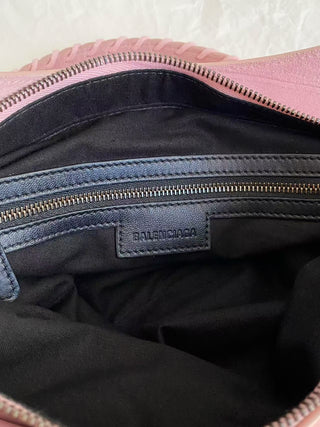 Le City First underarm motorcycle bag in suede with gradient pink