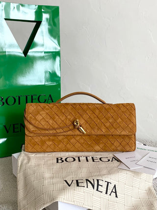 Andiamo clutch bag, suede in amber color 🍂