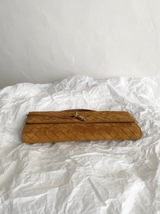 Andiamo clutch bag, suede in amber color 🍂