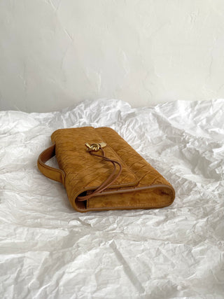 Andiamo clutch bag, suede in amber color 🍂