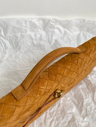 Andiamo clutch bag, suede in amber color 🍂