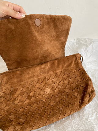 Giorno flap shoulder bag in suede, amber color.