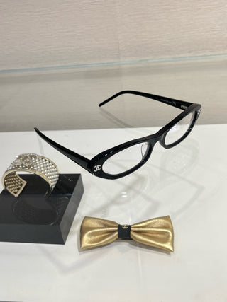 Retro-style cat-eye double C-shaped bare-face glasses frame