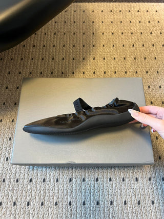 26ss Classic Round Toe Flats with Elastic Lace-Up Straps