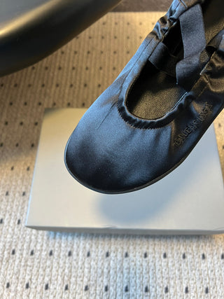 26ss Classic Round Toe Flats with Elastic Lace-Up Straps