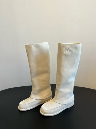Chane* new suede boots