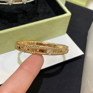 Four-leaf clover pattern fashionable narrow bracelet, rose gold