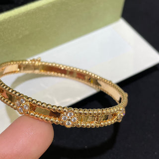 Four-leaf clover pattern fashionable narrow bracelet, rose gold