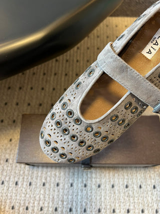 26ss Flat Round Hollow-Out Mary Jane Shoes