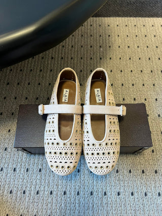 26ss Flat Round Hollow-Out Mary Jane Shoes