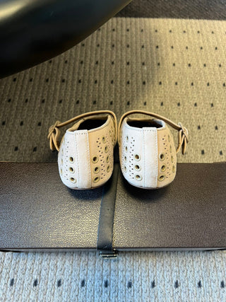 26ss Flat Round Hollow-Out Mary Jane Shoes