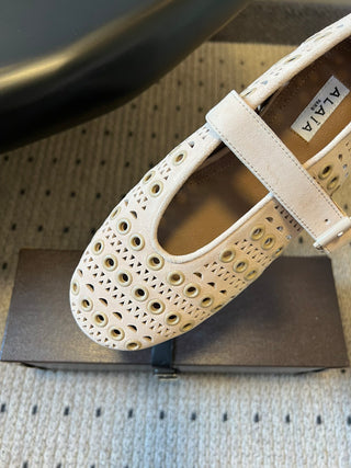 26ss Flat Round Hollow-Out Mary Jane Shoes