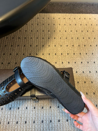 26ss Flat Round Hollow-Out Mary Jane Shoes