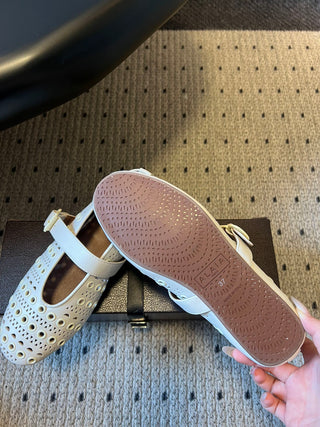 26ss Flat Round Hollow-Out Mary Jane Shoes