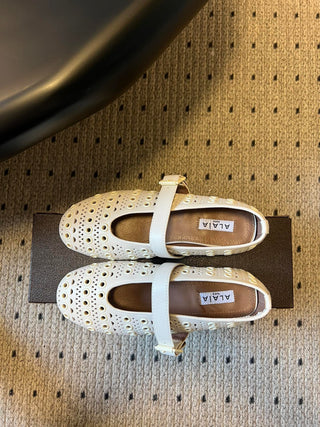 26ss Flat Round Hollow-Out Mary Jane Shoes