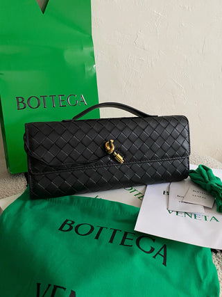 BV andiamo Slouch clutch, black.