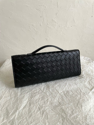 BV andiamo Slouch clutch, black.