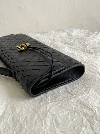 BV andiamo Slouch clutch, black.